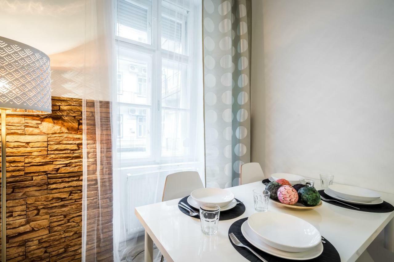 Bpr Bright Sapphire Apartment Budapest Luaran gambar