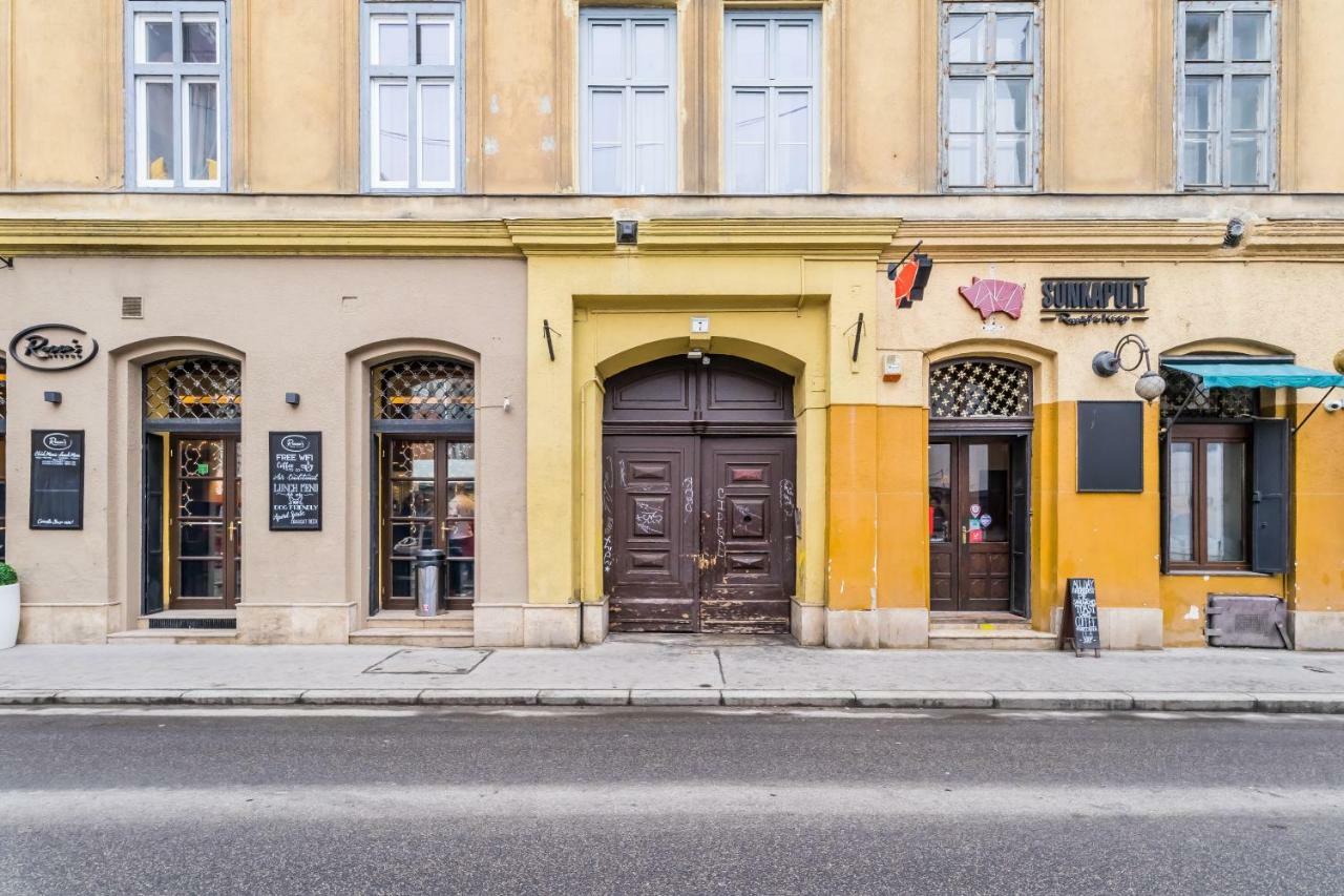 Bpr Bright Sapphire Apartment Budapest Luaran gambar